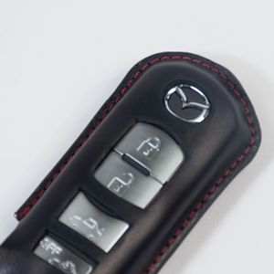 FORRO LLAVES EN CUERO NEGRO/ROJO 6G